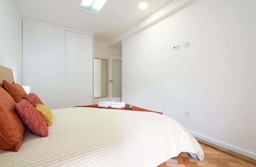 Espinho Apartment | Spacious Fresh Flat w/Terrace | Sea by HostWise