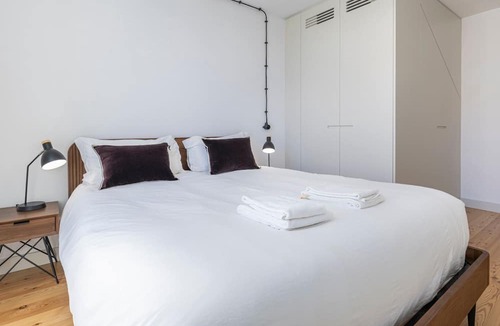 Lisbon Old Town Apartment | Spacious 3BDR Apartment with Balcony by LovelyStay