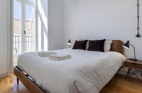 Lisbon Old Town Apartment | Spacious 3BDR Apartment with Balcony by LovelyStay