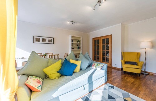 Santa Marinha Apartment | GuestReady - Candal Big Watch