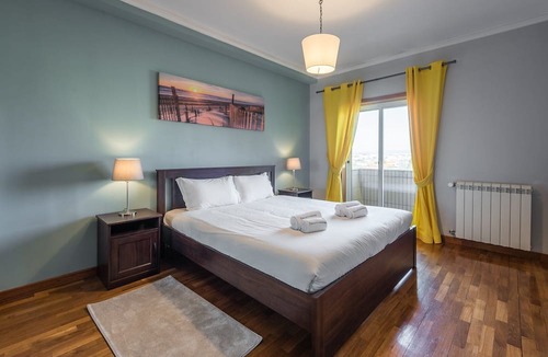 Santa Marinha Apartment | GuestReady - Candal Big Watch