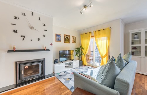 Santa Marinha Apartment | GuestReady - Candal Big Watch