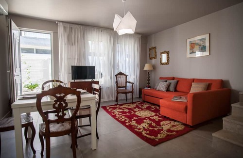 Lisbon Old Town Apartment | Casa do Aqueduto - Large duplex house in traditional pateo