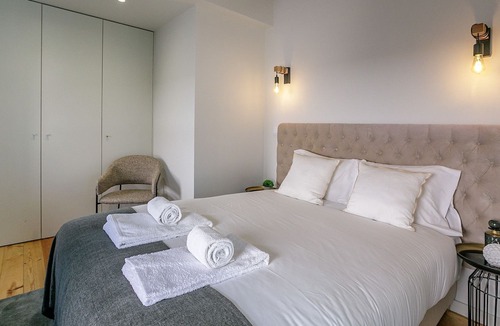 Centro / Baixa Apartment | Downtown Studio w/Pool, AC & Balcony by LovelyStay