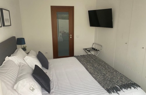 Lapa Apartment | Oporto City Center Apartment with terrace