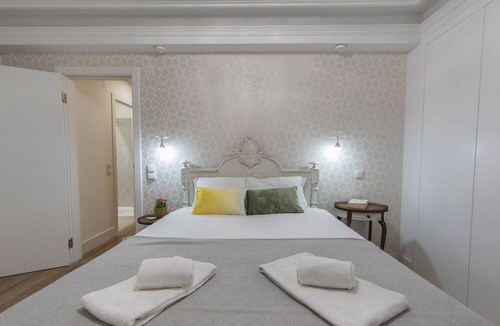 Sacramento Apartment | Vintage Flat Near Santa Justa's Lift by LovelyStay