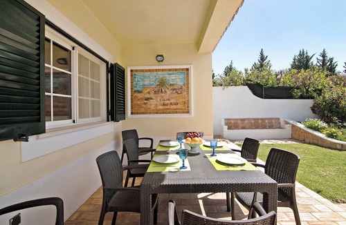 Albufeira Villa | Villa 'Casa dos Avós' with Private Pool, Terrace & Wi-Fi