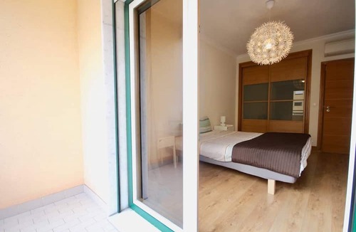 Telheiras Apartment | Cozy Orange Telheiras Apartment