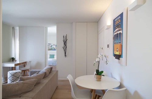Sao Jorge de Arroios Apartment | FLH Saldanha Minimalist Flat
