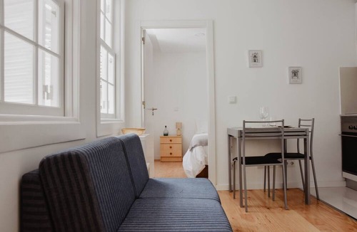 Coimbra City Centre Apartment | Central, modern and bright apartment (self check in)