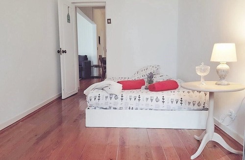 Misericordia Apartment | A Portuguesa III, at Bica's Funicular Street