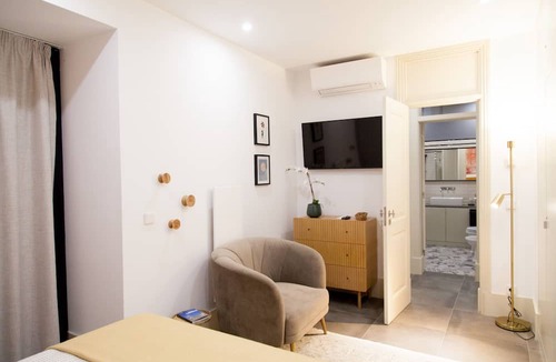 Lisbon Old Town Apartment | FLH Lapa Design Apartment with Terrace