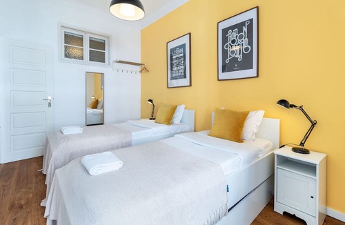 Misericordia Apartment | Central Chiado 1E by Central Hill