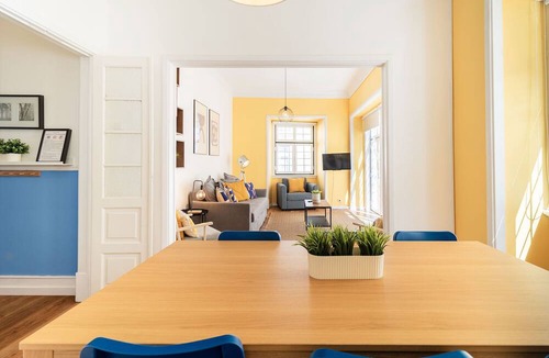 Misericordia Apartment | Central Chiado 1E by Central Hill