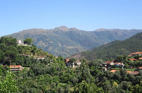 Cova House | Holiday flat with lake and mountain views