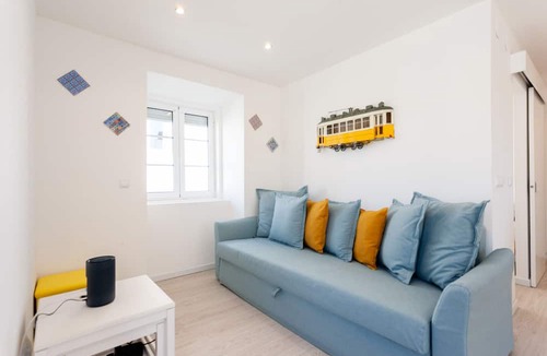 Linda-a-Velha Apartment | FLH Ajuda Modern Apartment