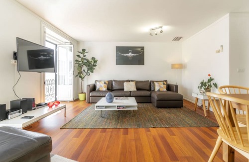 Sacramento Apartment | LV Premier Chiado CH2: Upscale 3-Bedroom Skyview Residence with Panoramic Balcony