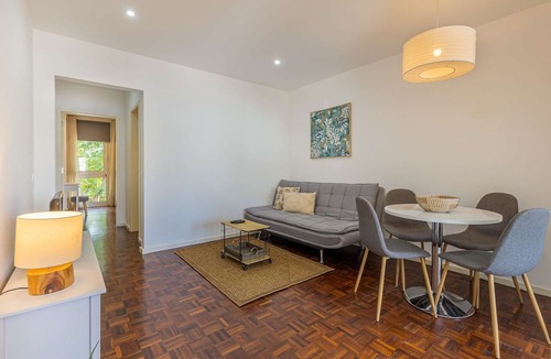 Santa Maria Maior Apartment | ☀️One bedroom Downtown apartment with Balcony, by Farmers' Market in Zona Velha (Downtown)!