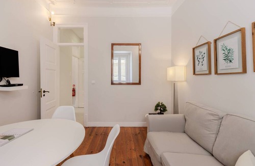 Santa Engracia Apartment | Sunny Alfama | Family-Friendly | Fast WiFi