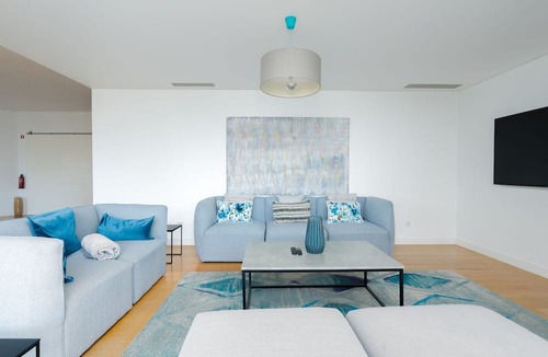 Se Apartment | Parkside Marina Vista by LovelyStay