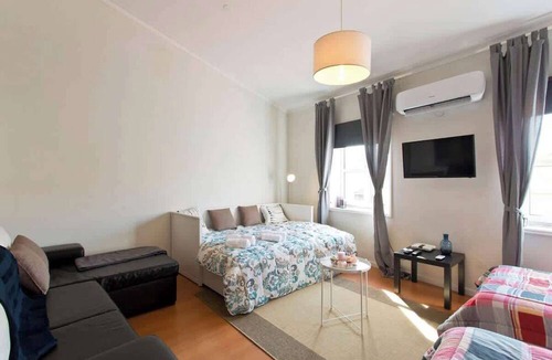 Uniao de Freguesias do Centro Apartment | HostWise - Spacious Sunny Flat | Ace Location