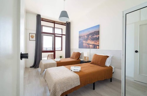 Uniao de Freguesias do Centro Apartment | Great Two Bedroom Flat by HostWise