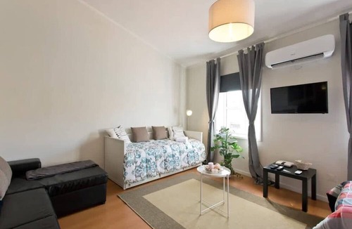 Uniao de Freguesias do Centro Apartment | 2 Comfy Flats w/Netflix | Ace Location by HostWise