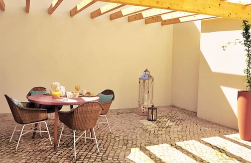 Setubal Apartment | Renovated apartment with private exterior in the center of Setúbal