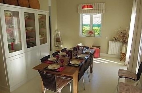 Cascais Apartment | Luxury 6 Person House with Private Garden, 2 min walk from square with ametities