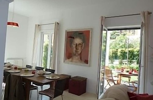 Cascais Apartment | Luxury 6 Person House with Private Garden, 2 min walk from square with ametities
