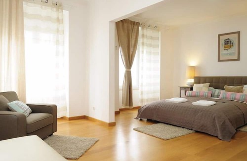 Santo Antonio Apartment | Large 5 Bedroom Apartment with Jacuzzi