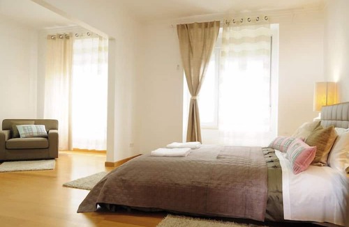 Santo Antonio Apartment | Large 5 Bedroom Apartment with Jacuzzi