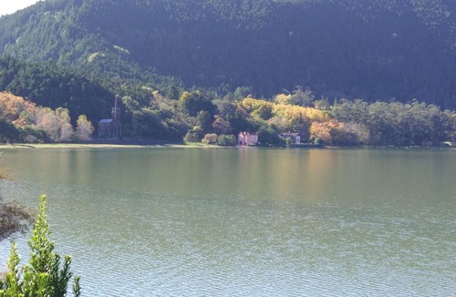Povoacao House | Boat house sleeps 4 in Furnas lagoon shore with canoes and bicycles