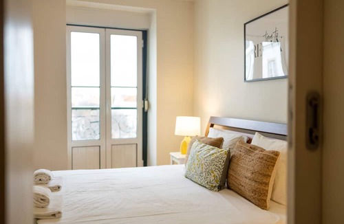 Se Apartment | Comfortable apartment with river view, fully equipped, very close to the center of Lisbon in the traditional Alfama district.