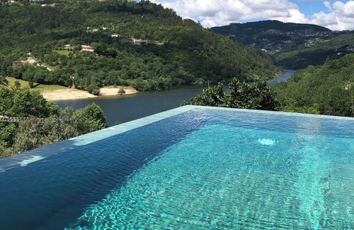 Sardoeira House | Dajas Douro Valley - Casa Escola - Private Swimming Pool