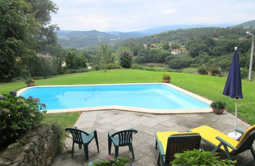 Linhares de Cima House | Private country house with pool