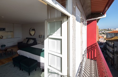 Uniao de Freguesias do Centro Apartment | Virtudes City Lofts - Suite with Balcony - View over the river