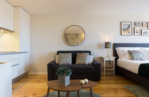 Uniao de Freguesias do Centro Apartment | Virtudes City Lofts - Suite with Balcony - View over the river