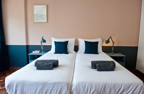 Santo Antonio Apartment | Red, Red Wine in Lisbon by Misha's Place (3B)