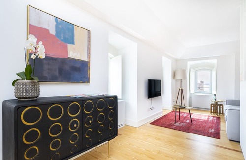Santa Maria Maior Apartment | Velvet Dream (SJ)