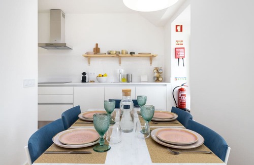 Santa Maria Maior Apartment | Velvet Dream (SJ)