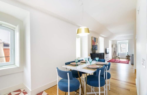 Santa Maria Maior Apartment | Velvet Dream (SJ)