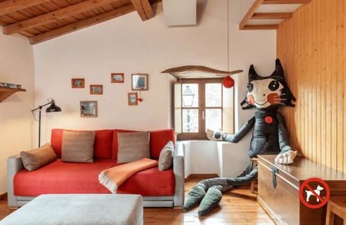 Lousa House | Cerdeira - Home for Creativity