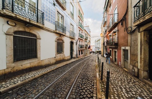 Alfama Apartment | Historic Lisbon retreat with large garden, heated jacuzzi, and views of São Vicente de Fora. Sleeps 14, with large living and dining spaces, private external annex, and just steps from Chiado, Avenida da Liberdade, and the riverfront.