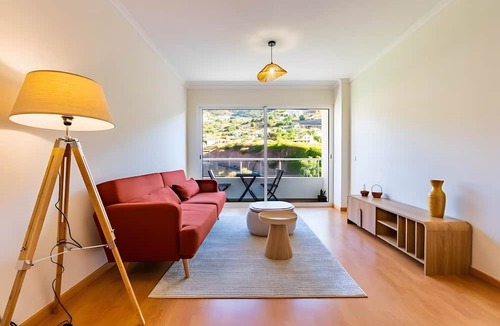 Canico Apartment | Casa Sol – Modern Apartment in Central Caniço with Pool and Parking