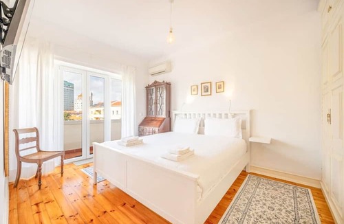 Sao Joao de Deus Apartment | « Come Home to Calm in Lisbon’s Center »