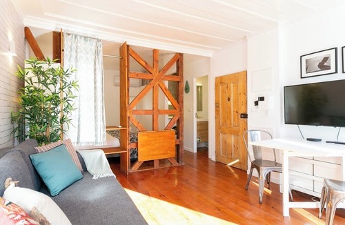 Lisbon Old Town Apartment | Lisbon charming balcony flat w/air conditioner!