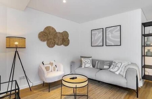 Estoril Apartment | Chic & Stylish Retreat in Estoril Finest Location