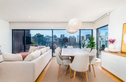 Alges Apartment | Miraflores Modern Apt w/Balcony by LovelyStay