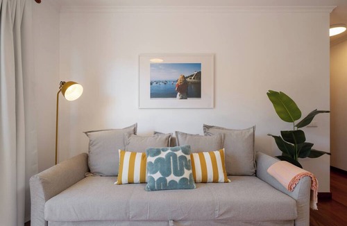 Santo Antonio Apartment | Modern apartment with balcony – Madalenas III